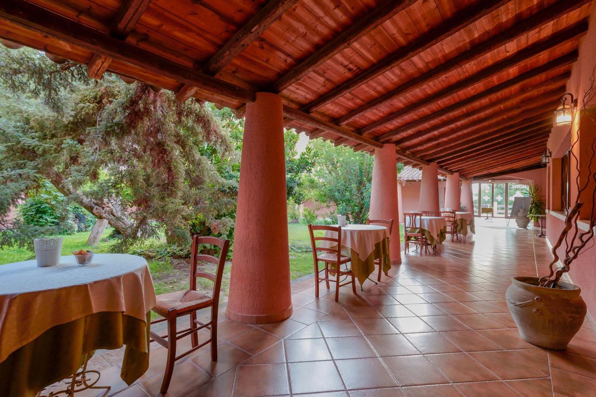 Hotel I Ginepri Quartucciu Exteriör bild