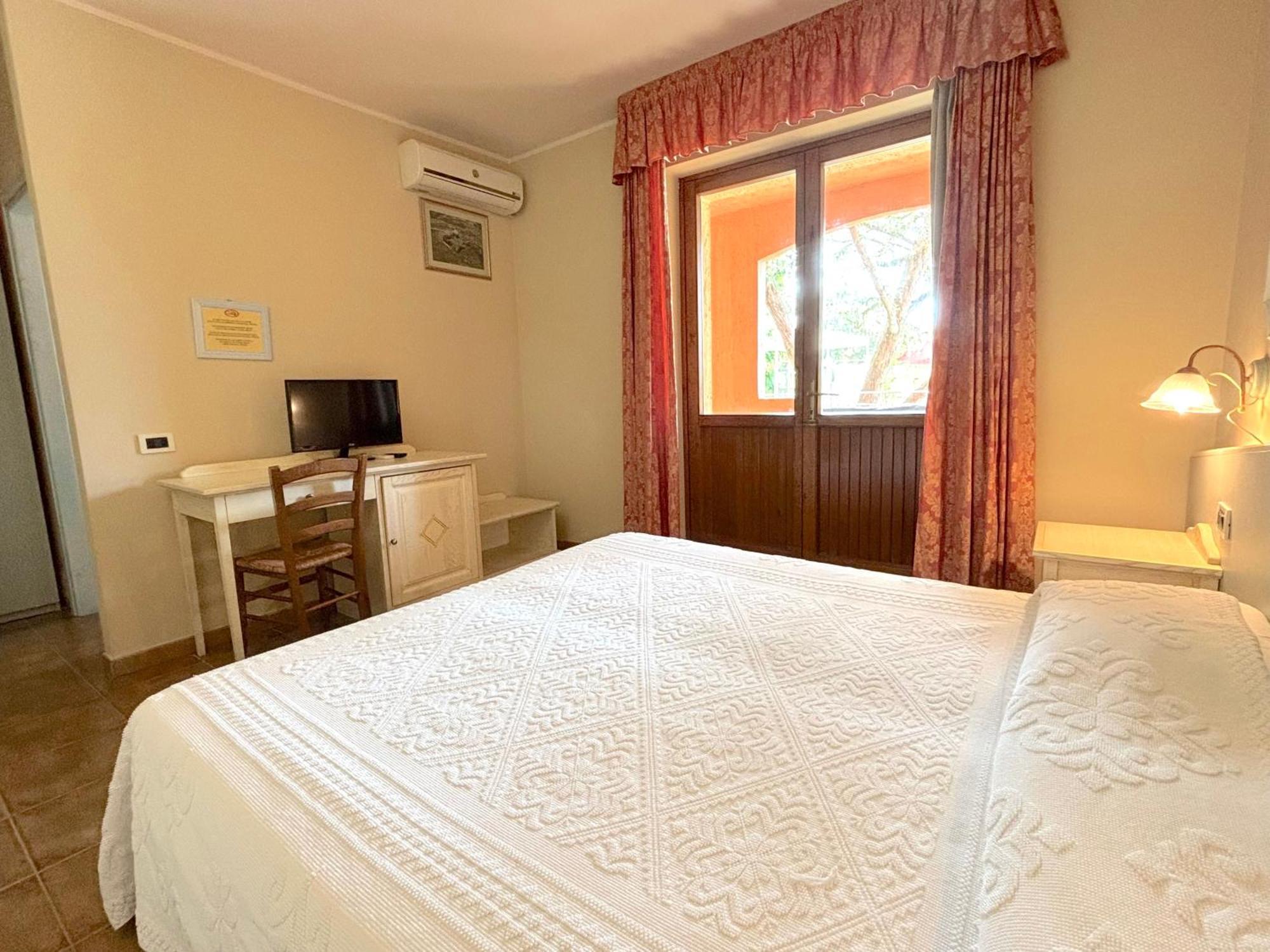 Hotel I Ginepri Quartucciu Exteriör bild