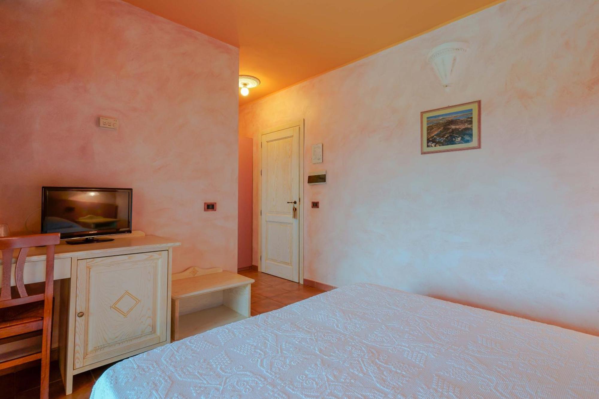 Hotel I Ginepri Quartucciu Exteriör bild